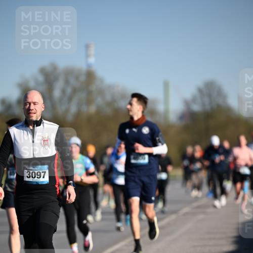 06.04.2025 - 44. Internationalen Wilhelmsburger Insellauf Dr. Thomas Lammeyer http://msf.ph/oto/7556472 06.04.2025 09:32:24 Laufen 3097 meine-sportfotos.de