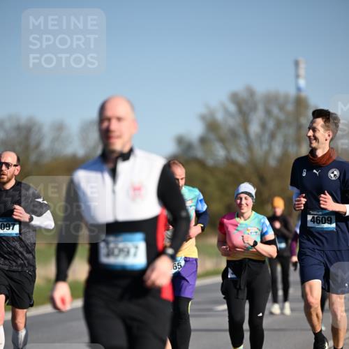 06.04.2025 - 44. Internationalen Wilhelmsburger Insellauf Dr. Thomas Lammeyer http://msf.ph/oto/7556492 06.04.2025 09:32:25 Laufen 1097, 3097, 65, 4609 meine-sportfotos.de