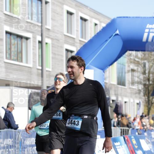 06.04.2025 - 44. Internationalen Wilhelmsburger Insellauf A. Gomolzig http://msf.ph/oto/7556494 06.04.2025 10:29:20 Ziel 3284, 3443, 3611, 5021 meine-sportfotos.de