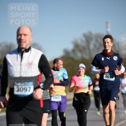 06.04.2025 - 44. Internationalen Wilhelmsburger Insellauf Dr. Thomas Lammeyer http://msf.ph/oto/7556495 06.04.2025 09:32:26 Laufen 3097, 3965, 4609 meine-sportfotos.de