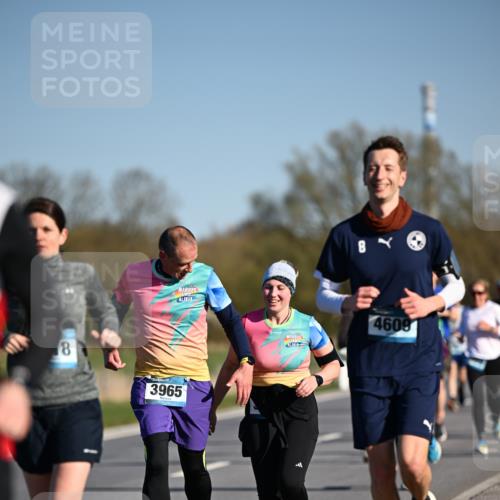 06.04.2025 - 44. Internationalen Wilhelmsburger Insellauf Dr. Thomas Lammeyer http://msf.ph/oto/7556507 06.04.2025 09:32:27 Laufen 8, 3965, 8, 4609 meine-sportfotos.de