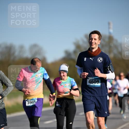 06.04.2025 - 44. Internationalen Wilhelmsburger Insellauf Dr. Thomas Lammeyer http://msf.ph/oto/7556516 06.04.2025 09:32:27 Laufen 3965, 8, 4609 meine-sportfotos.de