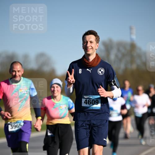 06.04.2025 - 44. Internationalen Wilhelmsburger Insellauf Dr. Thomas Lammeyer http://msf.ph/oto/7556534 06.04.2025 09:32:28 Laufen 3965, 8, 4609 meine-sportfotos.de
