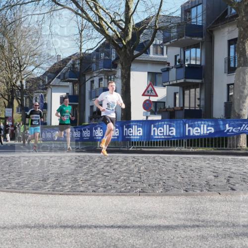 06.04.2025 - 44. Internationalen Wilhelmsburger Insellauf Luisa Fischer http://msf.ph/oto/7556537 06.04.2025 10:11:06 Ziel 5123, 3398, 5037 meine-sportfotos.de