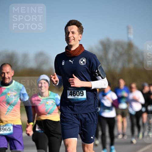 06.04.2025 - 44. Internationalen Wilhelmsburger Insellauf Dr. Thomas Lammeyer http://msf.ph/oto/7556542 06.04.2025 09:32:28 Laufen 3965, 8, 4609 meine-sportfotos.de