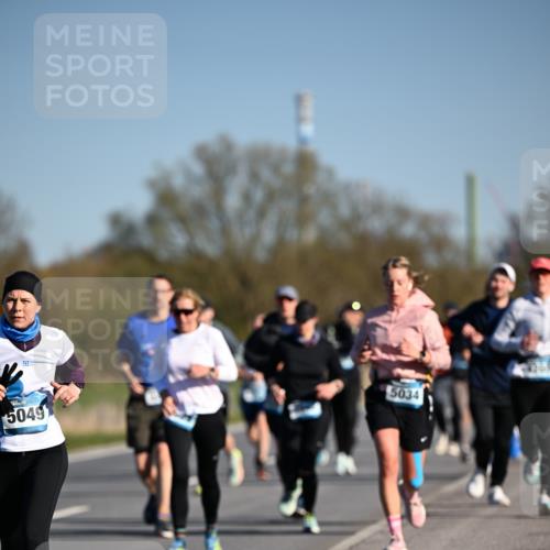 06.04.2025 - 44. Internationalen Wilhelmsburger Insellauf Dr. Thomas Lammeyer http://msf.ph/oto/7556573 06.04.2025 09:32:30 Laufen 5034, 5049 meine-sportfotos.de