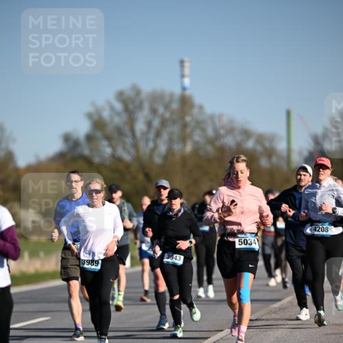 06.04.2025 - 44. Internationalen Wilhelmsburger Insellauf Dr. Thomas Lammeyer http://msf.ph/oto/7556577 06.04.2025 09:32:31 Laufen 3989, 3943, 5034, 4208 meine-sportfotos.de