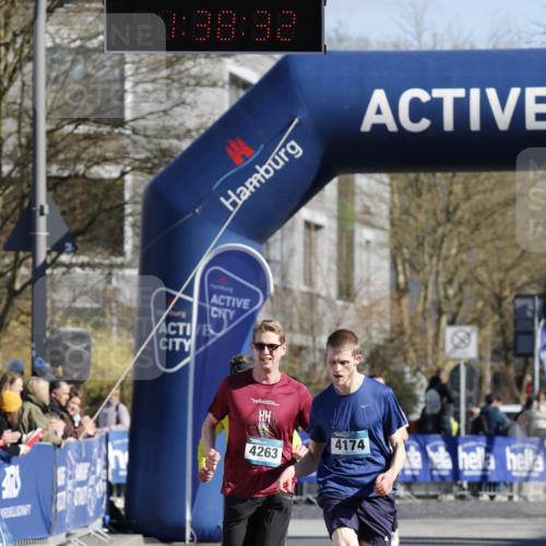 06.04.2025 - 44. Internationalen Wilhelmsburger Insellauf A. Gomolzig http://msf.ph/oto/7556580 06.04.2025 10:28:30 Ziel 4174, 4263 meine-sportfotos.de
