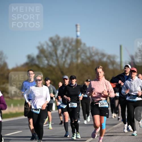 06.04.2025 - 44. Internationalen Wilhelmsburger Insellauf Dr. Thomas Lammeyer http://msf.ph/oto/7556581 06.04.2025 09:32:31 Laufen 5989, 567, 3943, 5034, 4208 meine-sportfotos.de