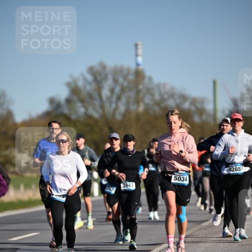06.04.2025 - 44. Internationalen Wilhelmsburger Insellauf Dr. Thomas Lammeyer http://msf.ph/oto/7556585 06.04.2025 09:32:31 Laufen 567, 3943, 4208, 5034 meine-sportfotos.de