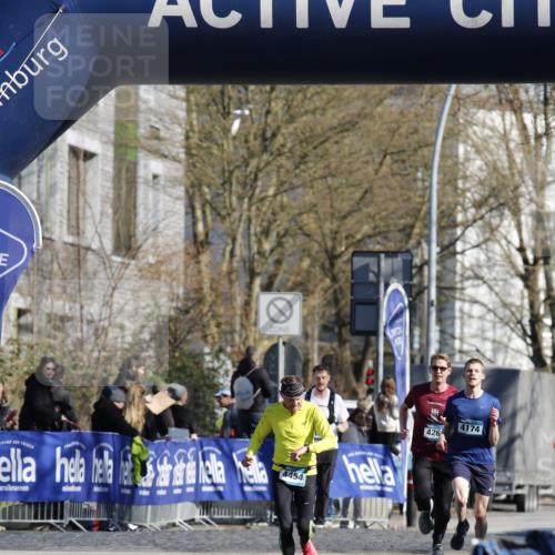 06.04.2025 - 44. Internationalen Wilhelmsburger Insellauf A. Gomolzig http://msf.ph/oto/7556597 06.04.2025 10:28:23 Ziel 3748 meine-sportfotos.de
