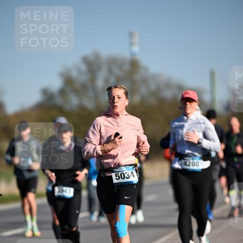 06.04.2025 - 44. Internationalen Wilhelmsburger Insellauf Dr. Thomas Lammeyer http://msf.ph/oto/7556601 06.04.2025 09:32:33 Laufen 2943, 5034, 4208 meine-sportfotos.de