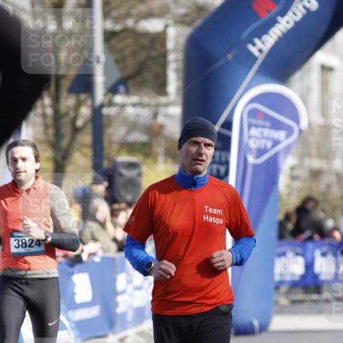 06.04.2025 - 44. Internationalen Wilhelmsburger Insellauf A. Gomolzig http://msf.ph/oto/7556608 06.04.2025 10:27:49 Ziel 3117, 3552, 3824, 4535 meine-sportfotos.de