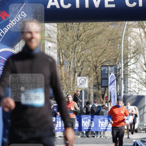 06.04.2025 - 44. Internationalen Wilhelmsburger Insellauf A. Gomolzig http://msf.ph/oto/7556625 06.04.2025 10:27:40 Ziel 3117, 3596, 3651, 4252, 4305 meine-sportfotos.de