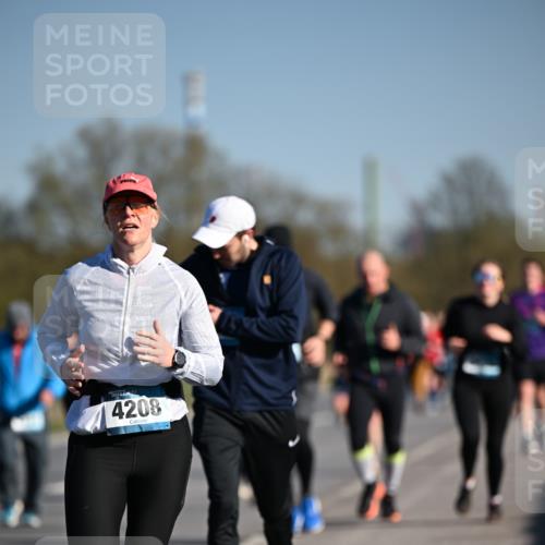 06.04.2025 - 44. Internationalen Wilhelmsburger Insellauf Dr. Thomas Lammeyer http://msf.ph/oto/7556646 06.04.2025 09:32:35 Laufen 4208 meine-sportfotos.de