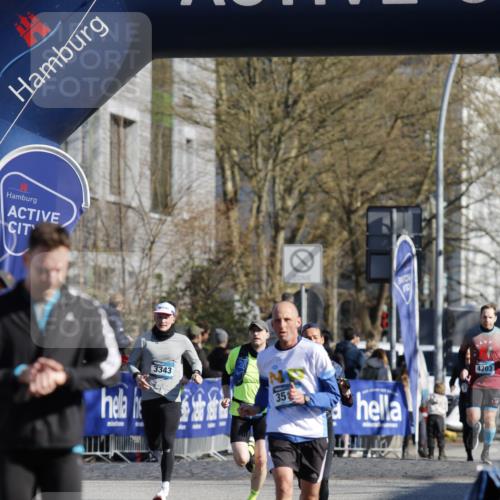 06.04.2025 - 44. Internationalen Wilhelmsburger Insellauf A. Gomolzig http://msf.ph/oto/7556665 06.04.2025 10:27:04 Ziel 3486, 4014, 4073, 4282, 4388 meine-sportfotos.de