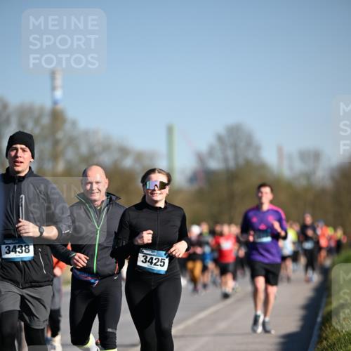 06.04.2025 - 44. Internationalen Wilhelmsburger Insellauf Dr. Thomas Lammeyer http://msf.ph/oto/7556667 06.04.2025 09:32:38 Laufen 3438, 3425 meine-sportfotos.de