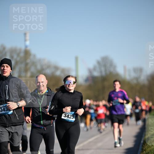 06.04.2025 - 44. Internationalen Wilhelmsburger Insellauf Dr. Thomas Lammeyer http://msf.ph/oto/7556672 06.04.2025 09:32:38 Laufen 343, 3425 meine-sportfotos.de