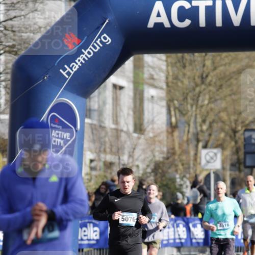 06.04.2025 - 44. Internationalen Wilhelmsburger Insellauf A. Gomolzig http://msf.ph/oto/7556693 06.04.2025 10:26:42 Ziel 3870, 4404 meine-sportfotos.de