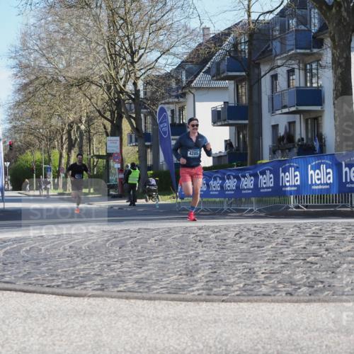 06.04.2025 - 44. Internationalen Wilhelmsburger Insellauf Luisa Fischer http://msf.ph/oto/7556719 06.04.2025 10:12:23 Ziel 4206, 3, 4285 meine-sportfotos.de