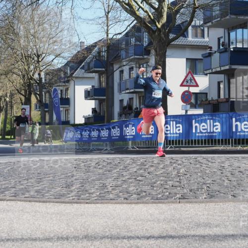 06.04.2025 - 44. Internationalen Wilhelmsburger Insellauf Luisa Fischer http://msf.ph/oto/7556742 06.04.2025 10:12:24 Ziel 4285, 4206 meine-sportfotos.de