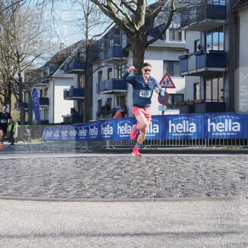06.04.2025 - 44. Internationalen Wilhelmsburger Insellauf Luisa Fischer http://msf.ph/oto/7556745 06.04.2025 10:12:24 Ziel 4285, 4206 meine-sportfotos.de