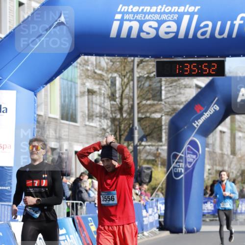 06.04.2025 - 44. Internationalen Wilhelmsburger Insellauf A. Gomolzig http://msf.ph/oto/7556760 06.04.2025 10:25:50 Ziel 3142, 3556, 5120, 5126 meine-sportfotos.de