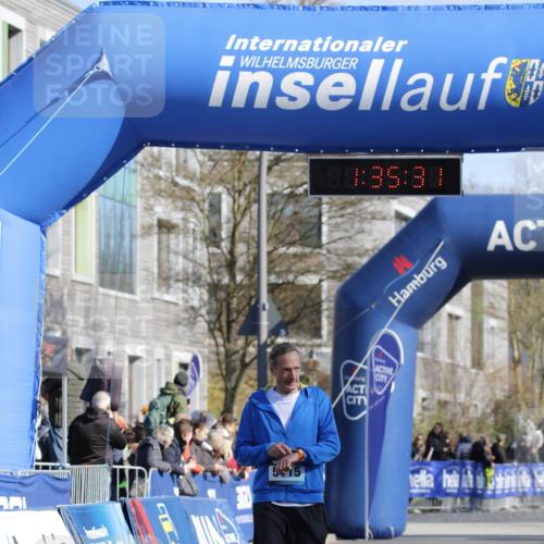 06.04.2025 - 44. Internationalen Wilhelmsburger Insellauf A. Gomolzig http://msf.ph/oto/7556783 06.04.2025 10:25:29 Ziel 3591, 4079, 4576, 5115 meine-sportfotos.de