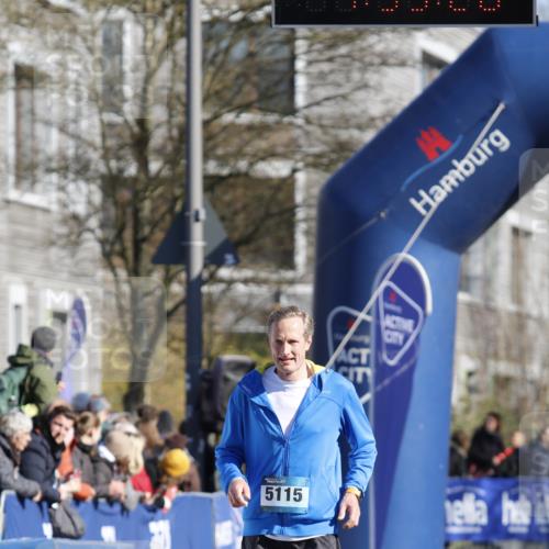 06.04.2025 - 44. Internationalen Wilhelmsburger Insellauf A. Gomolzig http://msf.ph/oto/7556788 06.04.2025 10:25:27 Ziel 3591, 4079, 4428, 4576, 5115 meine-sportfotos.de