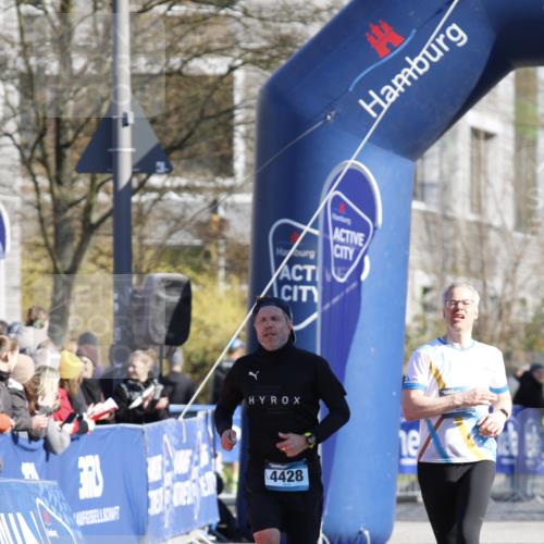 06.04.2025 - 44. Internationalen Wilhelmsburger Insellauf A. Gomolzig http://msf.ph/oto/7556797 06.04.2025 10:25:14 Ziel 3820 meine-sportfotos.de