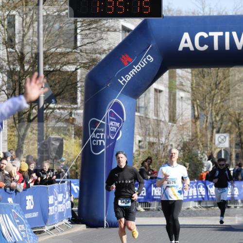 06.04.2025 - 44. Internationalen Wilhelmsburger Insellauf A. Gomolzig http://msf.ph/oto/7556799 06.04.2025 10:25:13 Ziel 3820 meine-sportfotos.de