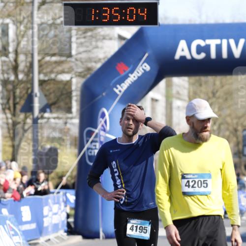 06.04.2025 - 44. Internationalen Wilhelmsburger Insellauf A. Gomolzig http://msf.ph/oto/7556802 06.04.2025 10:25:02 Ziel 3341, 4195, 4205, 4617 meine-sportfotos.de