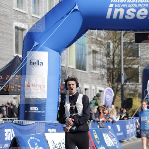 06.04.2025 - 44. Internationalen Wilhelmsburger Insellauf A. Gomolzig http://msf.ph/oto/7556829 06.04.2025 10:24:42 Ziel 3081, 4136 meine-sportfotos.de