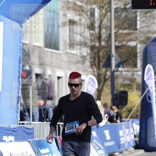06.04.2025 - 44. Internationalen Wilhelmsburger Insellauf A. Gomolzig http://msf.ph/oto/7556845 06.04.2025 10:24:35 Ziel 3081, 3294 meine-sportfotos.de