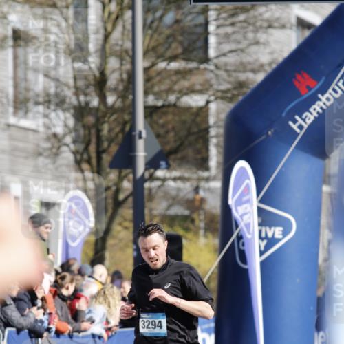 06.04.2025 - 44. Internationalen Wilhelmsburger Insellauf A. Gomolzig http://msf.ph/oto/7556855 06.04.2025 10:24:29 Ziel 3294, 3460, 4053 meine-sportfotos.de