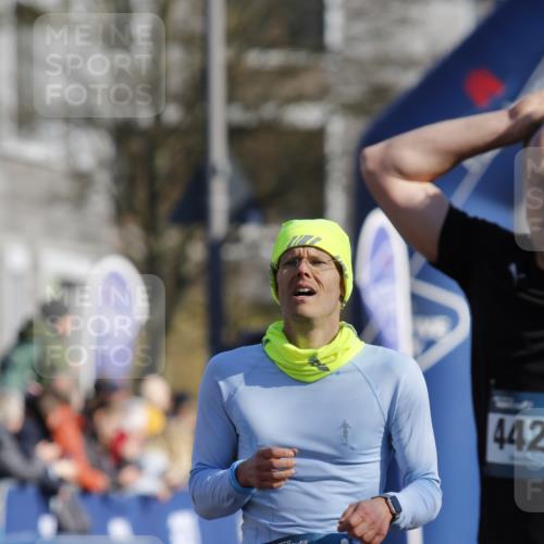 06.04.2025 - 44. Internationalen Wilhelmsburger Insellauf A. Gomolzig http://msf.ph/oto/7556861 06.04.2025 10:24:24 Ziel 3460, 4053, 4424 meine-sportfotos.de