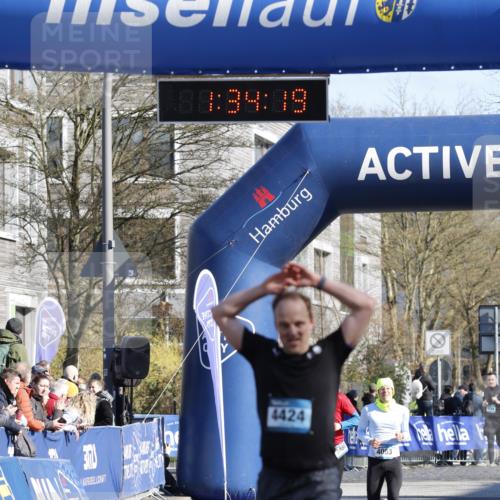 06.04.2025 - 44. Internationalen Wilhelmsburger Insellauf A. Gomolzig http://msf.ph/oto/7556873 06.04.2025 10:24:17 Ziel 3164, 4424 meine-sportfotos.de