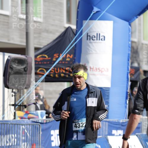 06.04.2025 - 44. Internationalen Wilhelmsburger Insellauf A. Gomolzig http://msf.ph/oto/7556901 06.04.2025 10:23:58 Ziel 3090, 3836, 4322 meine-sportfotos.de