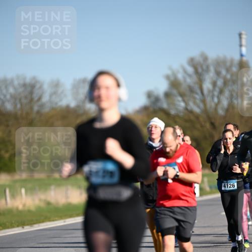 06.04.2025 - 44. Internationalen Wilhelmsburger Insellauf Dr. Thomas Lammeyer http://msf.ph/oto/7556916 06.04.2025 09:32:54 Laufen 4126 meine-sportfotos.de