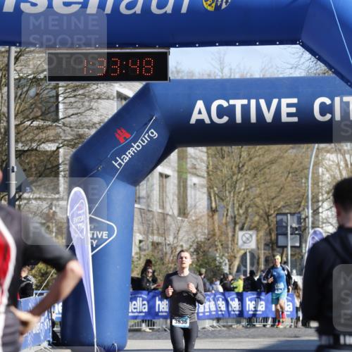 06.04.2025 - 44. Internationalen Wilhelmsburger Insellauf A. Gomolzig http://msf.ph/oto/7556918 06.04.2025 10:23:47 Ziel 3090, 4464 meine-sportfotos.de