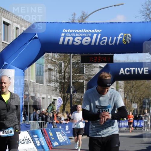 06.04.2025 - 44. Internationalen Wilhelmsburger Insellauf A. Gomolzig http://msf.ph/oto/7556924 06.04.2025 10:23:39 Ziel 4464 meine-sportfotos.de