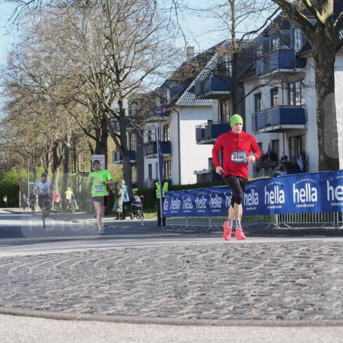 06.04.2025 - 44. Internationalen Wilhelmsburger Insellauf Luisa Fischer http://msf.ph/oto/7556929 06.04.2025 10:13:44 Ziel 4052, 3184, 3189 meine-sportfotos.de