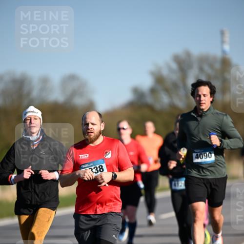 06.04.2025 - 44. Internationalen Wilhelmsburger Insellauf Dr. Thomas Lammeyer http://msf.ph/oto/7556938 06.04.2025 09:32:55 Laufen 338, 4126, 4090 meine-sportfotos.de