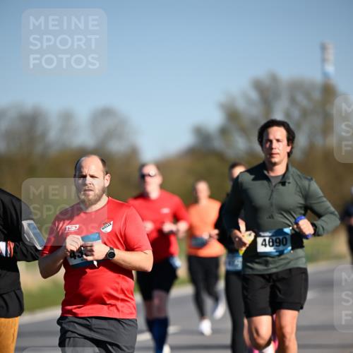06.04.2025 - 44. Internationalen Wilhelmsburger Insellauf Dr. Thomas Lammeyer http://msf.ph/oto/7556951 06.04.2025 09:32:56 Laufen 15, 4090 meine-sportfotos.de