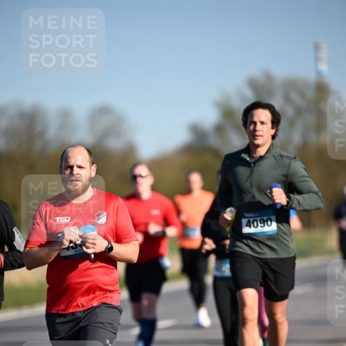 06.04.2025 - 44. Internationalen Wilhelmsburger Insellauf Dr. Thomas Lammeyer http://msf.ph/oto/7556955 06.04.2025 09:32:56 Laufen 4090 meine-sportfotos.de