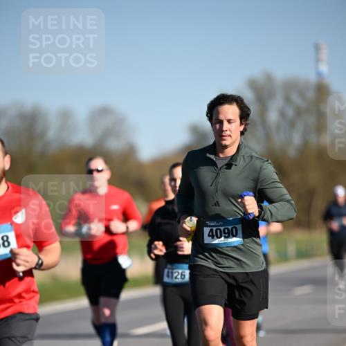 06.04.2025 - 44. Internationalen Wilhelmsburger Insellauf Dr. Thomas Lammeyer http://msf.ph/oto/7556965 06.04.2025 09:32:56 Laufen 8, 4126, 4090 meine-sportfotos.de