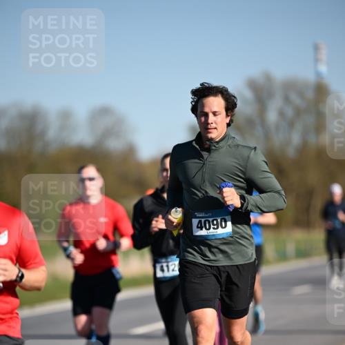 06.04.2025 - 44. Internationalen Wilhelmsburger Insellauf Dr. Thomas Lammeyer http://msf.ph/oto/7556968 06.04.2025 09:32:57 Laufen 412, 4090 meine-sportfotos.de
