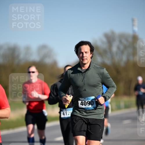 06.04.2025 - 44. Internationalen Wilhelmsburger Insellauf Dr. Thomas Lammeyer http://msf.ph/oto/7556971 06.04.2025 09:32:57 Laufen 412, 4090 meine-sportfotos.de