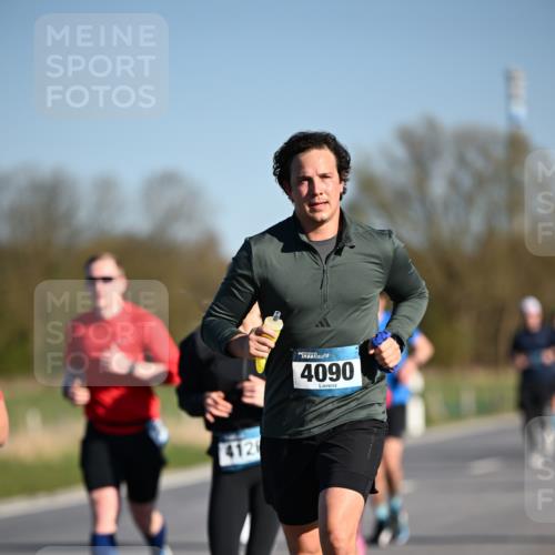 06.04.2025 - 44. Internationalen Wilhelmsburger Insellauf Dr. Thomas Lammeyer http://msf.ph/oto/7556975 06.04.2025 09:32:57 Laufen 4126, 4090 meine-sportfotos.de