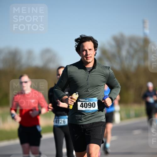 06.04.2025 - 44. Internationalen Wilhelmsburger Insellauf Dr. Thomas Lammeyer http://msf.ph/oto/7556978 06.04.2025 09:32:57 Laufen 4126, 4090 meine-sportfotos.de